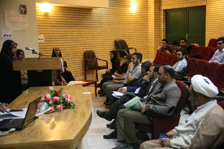 مسابقات نیمه نهایی مناظرات دانشجویی استان قم