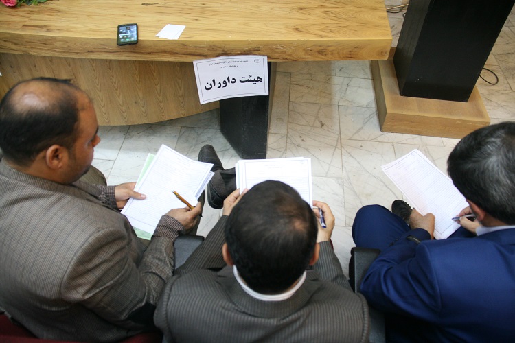 مسابقات نیمه نهایی مناظرات دانشجویی استان قم