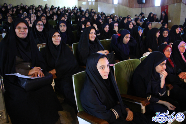سی‌وپنجمین دوره مسابقات «قرآن، عترت و نماز» دانش آموزان در یزد