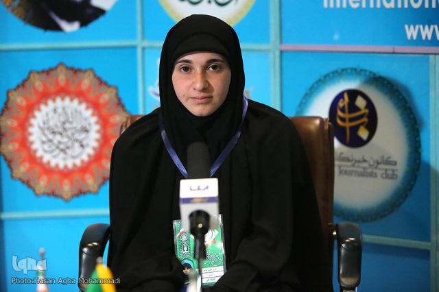 اوقات فراغتم را با قرآن سپری می‌کنم