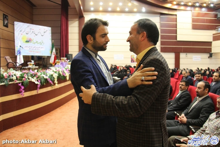 گزارش تصویری/محفل انس با قرآن در دانشگاه آزاد شهرکرد