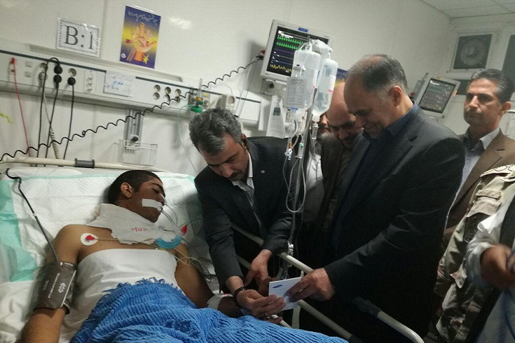 عیادت مسؤولان استانی از مرزبانان مجروح در زاهدان + عکس