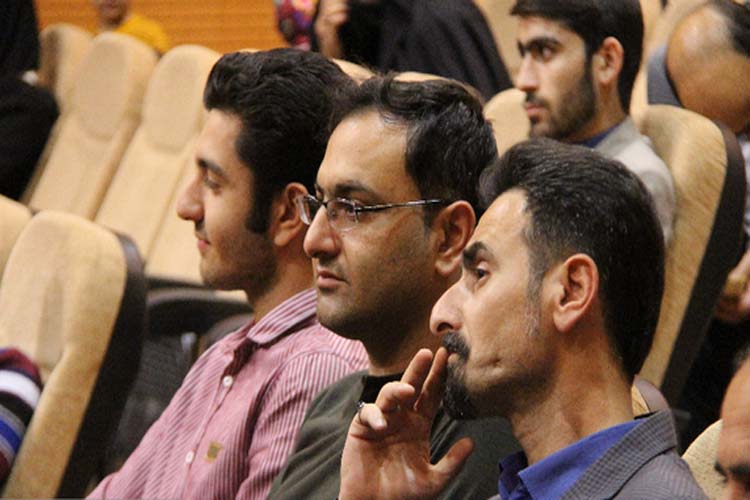 رونمایی کتاب ««راز اسارت و راه نجات انسان در قرن ۲۱» در کوهدشت + عکس