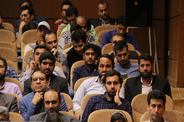 رونمایی کتاب ««راز اسارت و راه نجات انسان در قرن ۲۱» در کوهدشت + عکس