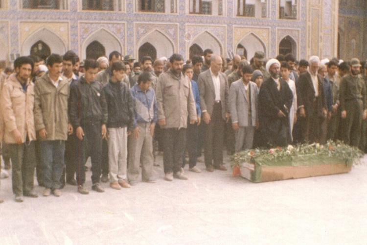 گوش به فرمان امام راحل(ره) باشید