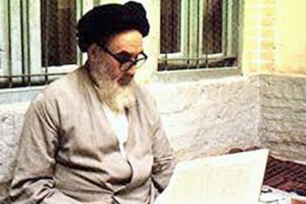 برداشت‌هایی از سیره قرآنی امام خمینی(ره)/ «چشم را برای قرآن خواندن می‌خواهم»