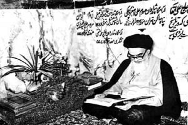 برداشتهایی از سیره قرآنی امام خمینی(ره)/ «چشم را برای قرآن خواندن میخواهم» برداشتهایی از سیره قرآنی امام خمینی(ره)/ «چشم را برای قرآن خواندن میخواهم»