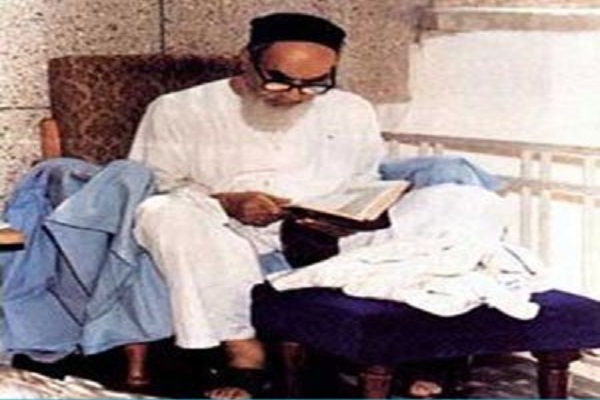 برداشت‌هایی از سیره قرآنی امام خمینی(ره)/ «چشم را برای قرآن خواندن می‌خواهم»