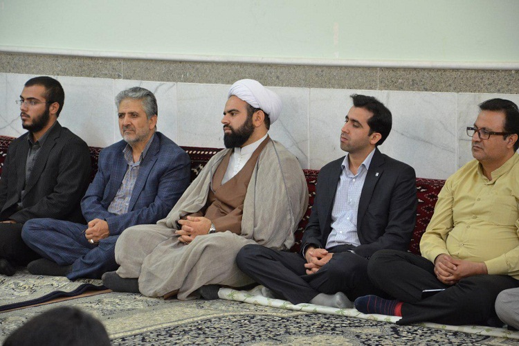 تصاویری از دیدار فعالان قرآنی زاهدان با نماینده ولی فقیه