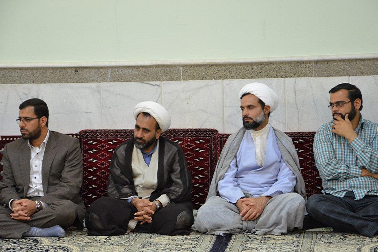 تصاویری از دیدار فعالان قرآنی زاهدان با نماینده ولی فقیه
