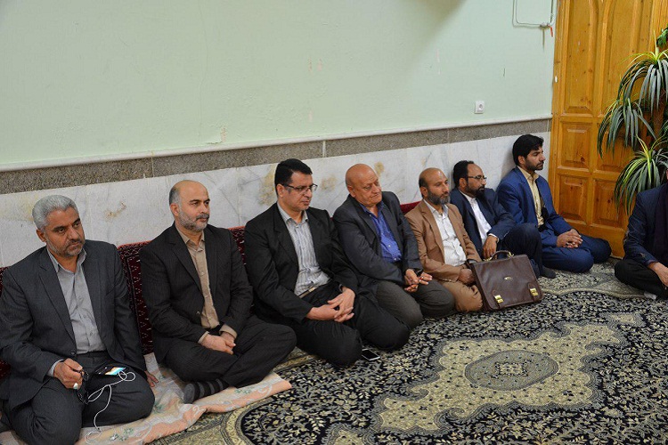 تصاویری از دیدار فعالان قرآنی زاهدان با نماینده ولی فقیه