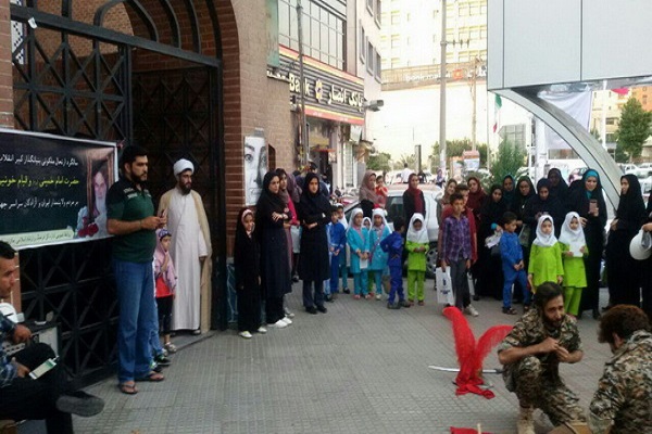 نمایش خیابانی مدافعان حرم در ساری به اجرا درآمد