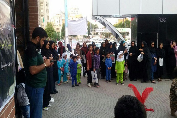 نمایش خیابانی مدافعان حرم در ساری به اجرا درآمد