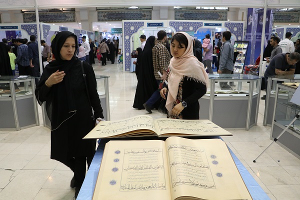 غرفه آستان قدس در نمایشگاه قرآن + عکس