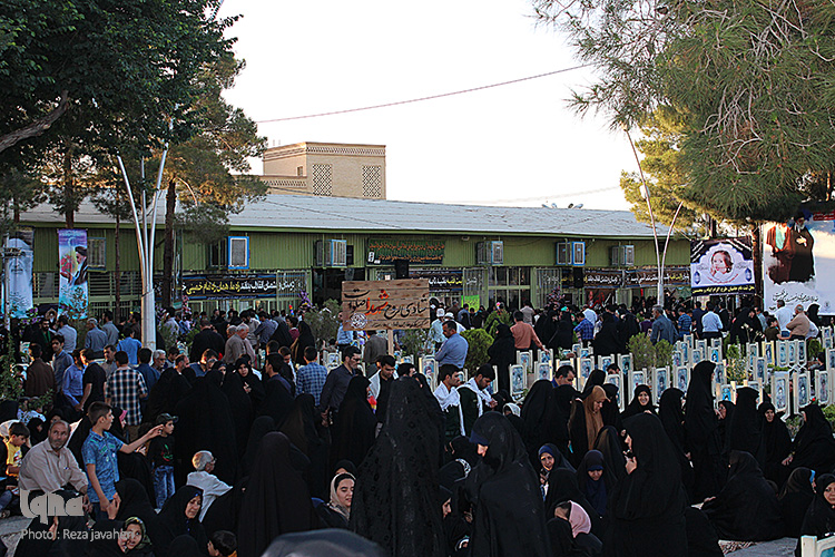 مراسم گرامیداشت ارتحال امام خیمینی (ره) در گلستان شهدای اصفهان با حضور پر شور مردم سلحشور این شهر برگزار شد.