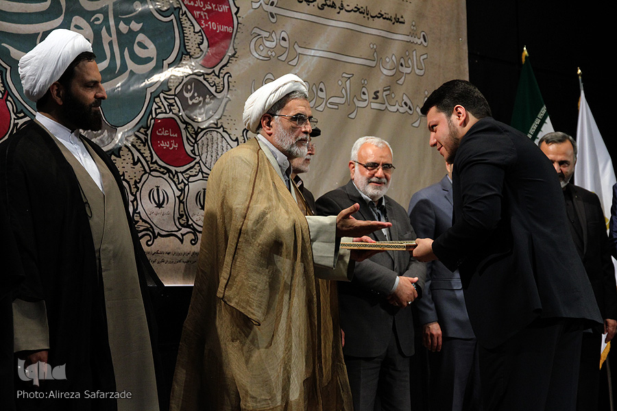 از تجلیل حامد علیزاده توسط پدر حاجمحسن تا لغو سخنرانیها از تجلیل حامد علیزاده توسط پدر حاجمحسن تا لغو سخنرانیها