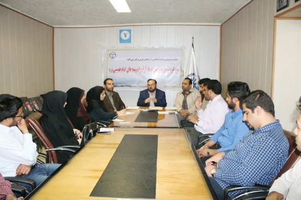 میزگرد تبیین و بررسی ابعاد آرا و اندیشه های امام خمینی (ره) در ارومیه برگزار شد
