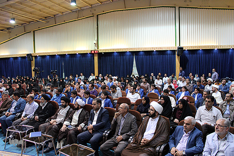 چهاردهمین نمایشگاه بین المللی قرآن  در اصفهان با حضور استاندار رسول زرگرپور و آیت الله مهدوی افتتاح شد .
