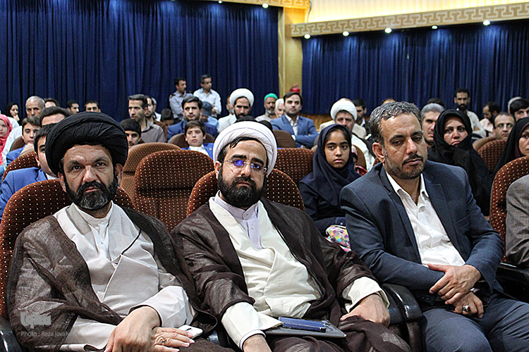 چهاردهمین نمایشگاه بین المللی قرآن  در اصفهان با حضور استاندار رسول زرگرپور و آیت الله مهدوی افتتاح شد .
