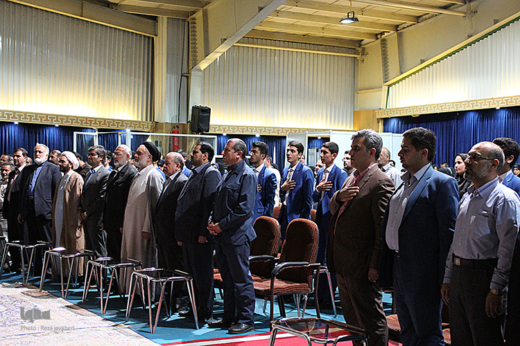 چهاردهمین نمایشگاه بین المللی قرآن  در اصفهان با حضور استاندار رسول زرگرپور و آیت الله مهدوی افتتاح شد .
