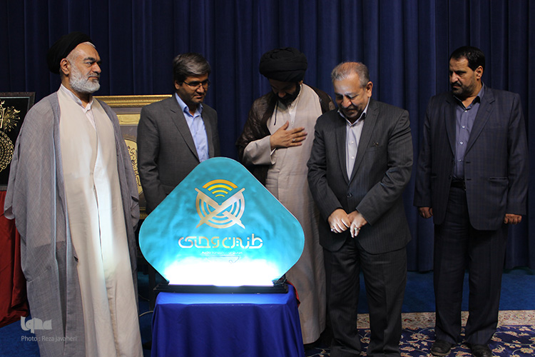 چهاردهمین نمایشگاه بین المللی قرآن  در اصفهان با حضور استاندار رسول زرگرپور و آیت الله مهدوی افتتاح شد .
