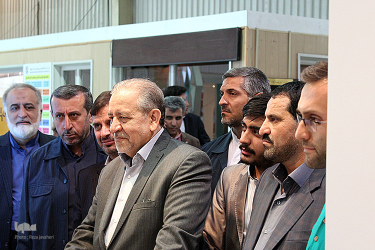 چهاردهمین نمایشگاه بین المللی قرآن  در اصفهان با حضور استاندار رسول زرگرپور و آیت الله مهدوی افتتاح شد .