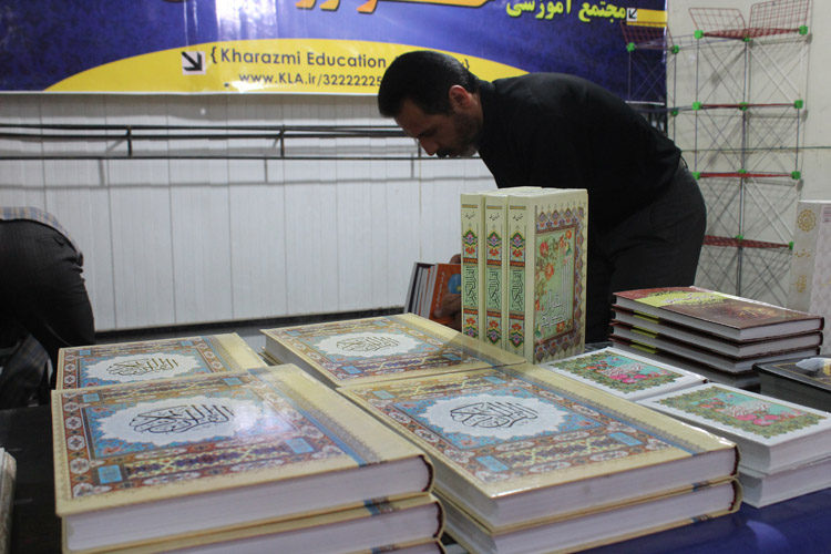 آمادهسازی غرفههای نمایشگاه قرآن در خراسانجنوبی آمادهسازی غرفههای نمایشگاه قرآن در خراسانجنوبی