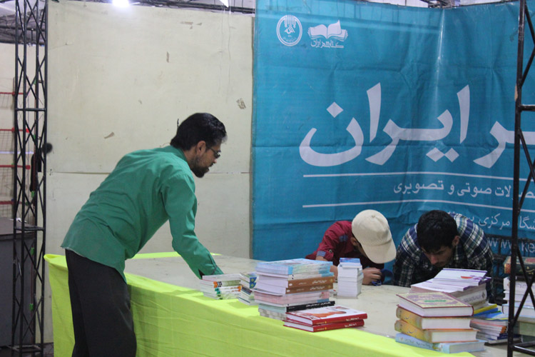 آمادهسازی غرفههای نمایشگاه قرآن در خراسانجنوبی آمادهسازی غرفههای نمایشگاه قرآن در خراسانجنوبی