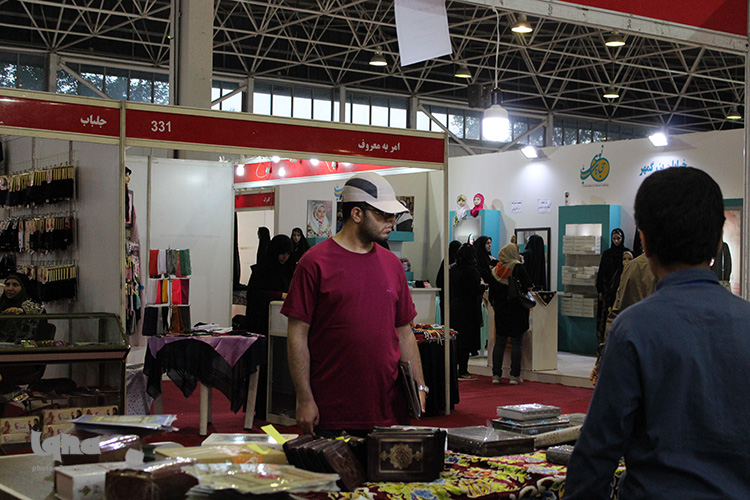 اولین شب برگزاری چهاردهمین نمایشگاه بین المللی قرآن در اصفهان