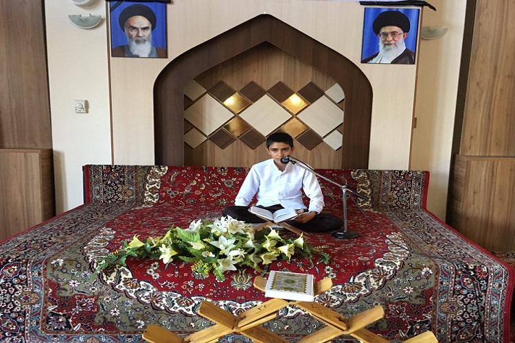 محفل انس با قرآن به همراه تجلیل از برترین‌های دارالقرآن زادگاه امام راحل+عکس