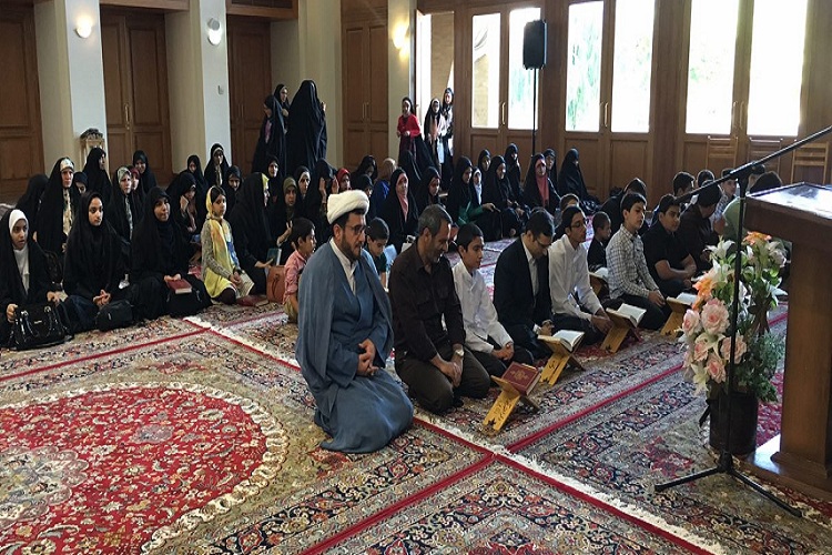 محفل انس با قرآن به همراه تجلیل از برترین‌های دارالقرآن زادگاه امام راحل+عکس