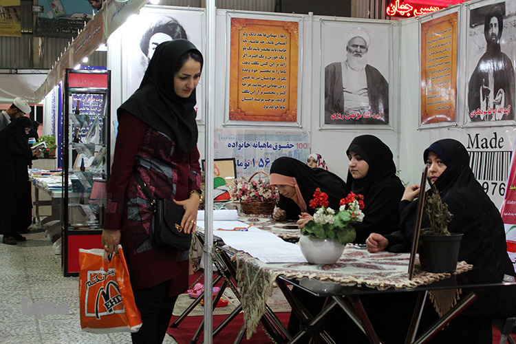 شب چهارم ، چهاردهمین نمایشگاه قرآن و عترت اصفهان به روایت تصویر