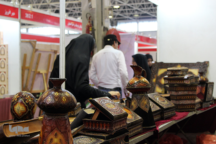 شب چهارم ، چهاردهمین نمایشگاه قرآن و عترت اصفهان به روایت تصویر