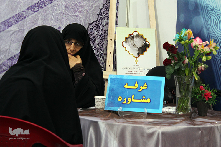 شب چهارم ، چهاردهمین نمایشگاه قرآن و عترت اصفهان به روایت تصویر