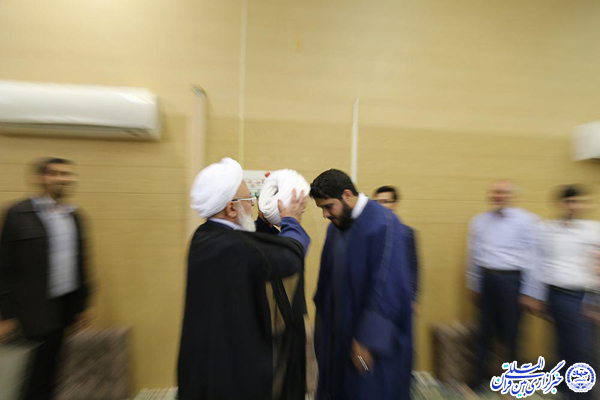 عکس/مراسم «عمامه‌گذاری» یکی از طلاب یزدی