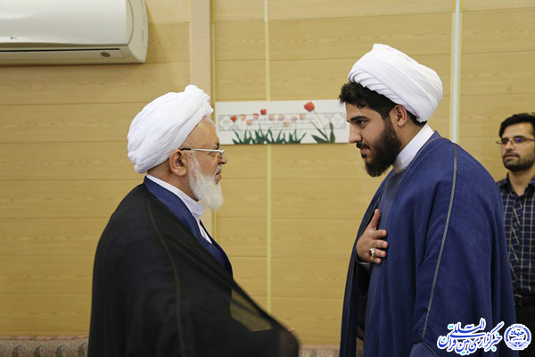 عکس/مراسم «عمامه‌گذاری» یکی از طلاب یزدی