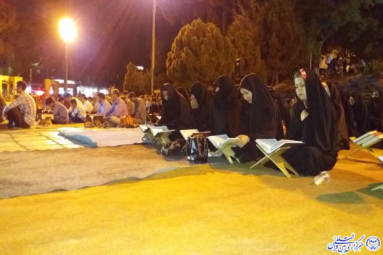 شبی با حافظان و قاریان قرآن در شهر نورانی