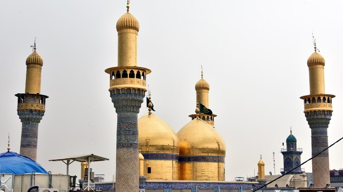 مقاوم‌سازی گلدسته در خطر سقوط حرم امامین جوادین(ع) به‌دست متخصصان ایرانی