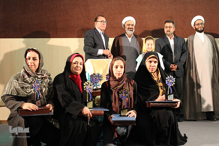 اختتامیه شعر خوانی کودک ونوجوان یک قاصدک آیه در هنرستان هنرهای زیبا برگزار شد.