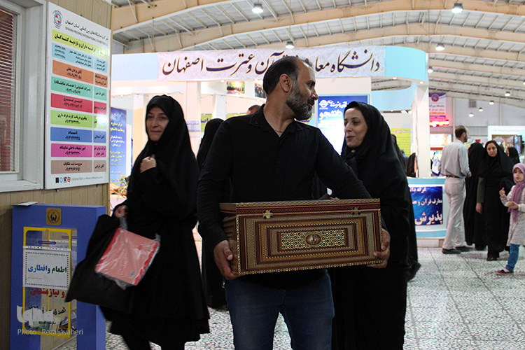 شب ششم چهاردهمین نمایشگاه قرآن وعترت