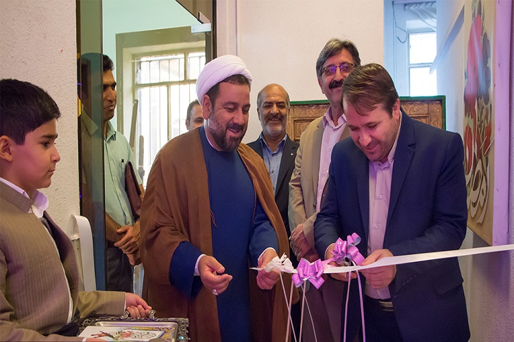 گزارش تصویری برگزاری نمایشگاه قرآن و عترت در سنندج گزارش تصویری برگزاری نمایشگاه قرآن و عترت در سنندج
