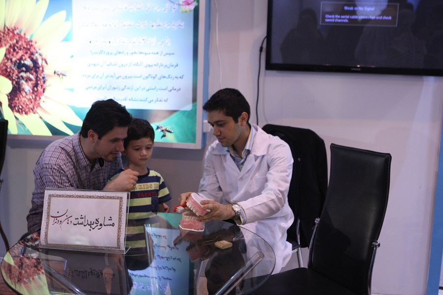 دریافت خدمات و مشاوره رایگان سلامت در غرفه وزارت بهداشت نمایشگاه قرآن