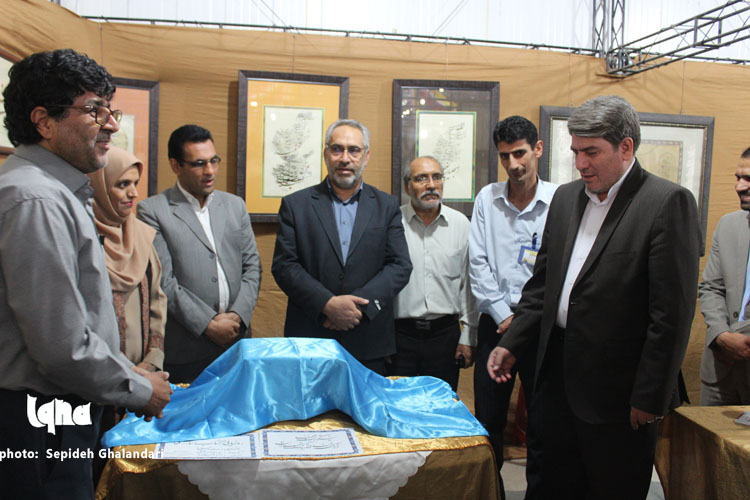 رونمایی از کتاب اسماء‌الحسنی در نمایشگاه قرآن‌کریم خراسان‌جنوبی
