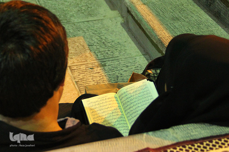 مراسم شب قدر در گلستان شهدا