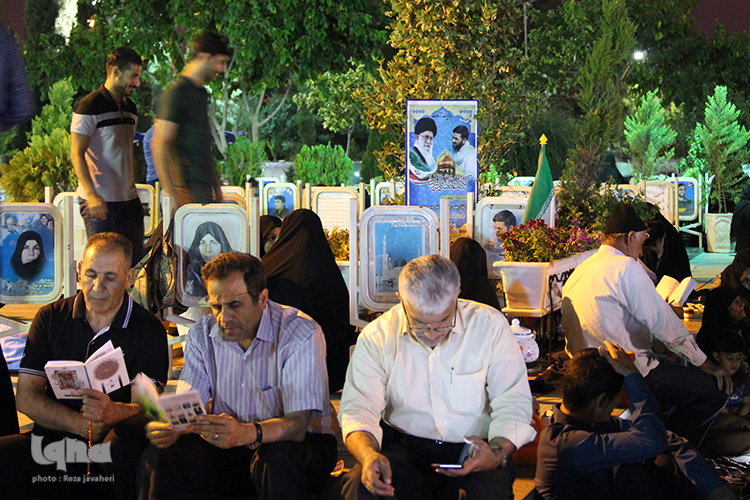 مراسم شب قدر در گلستان شهدا