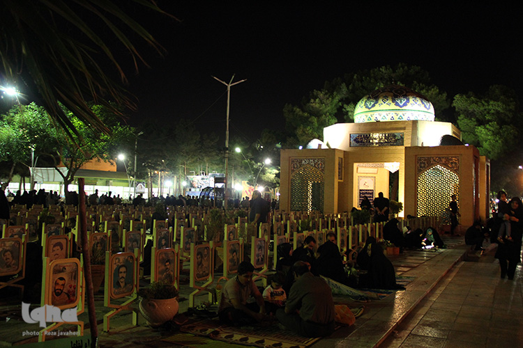 مراسم شب قدر در گلستان شهدا