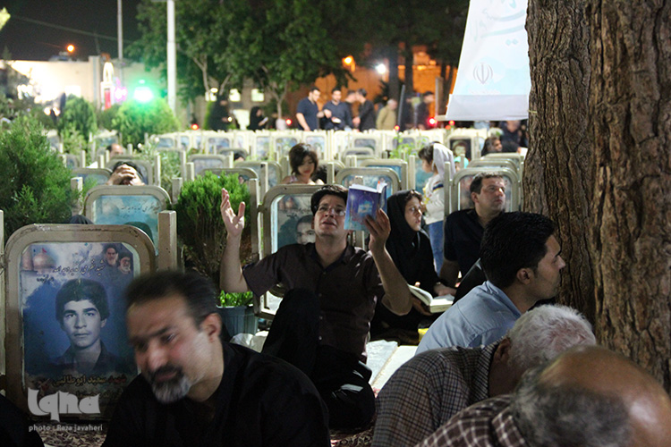 مراسم شب قدر در گلستان شهدا