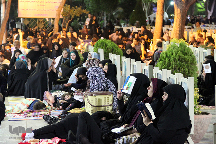 مراسم شب قدر در گلستان شهدا