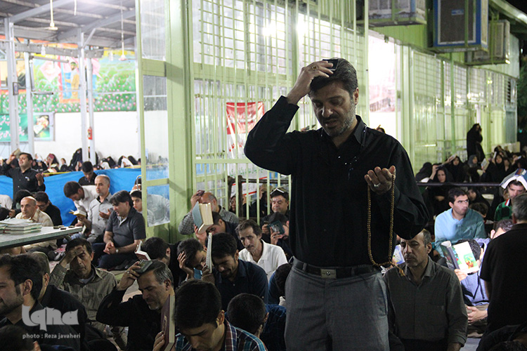 مراسم شب قدر در گلستان شهدا