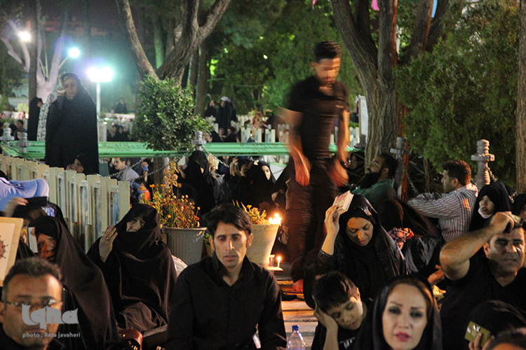 مراسم شب قدر در گلستان شهدا